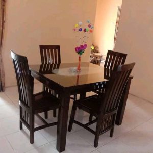 Meja Makan 4 Kursi Rumahan
