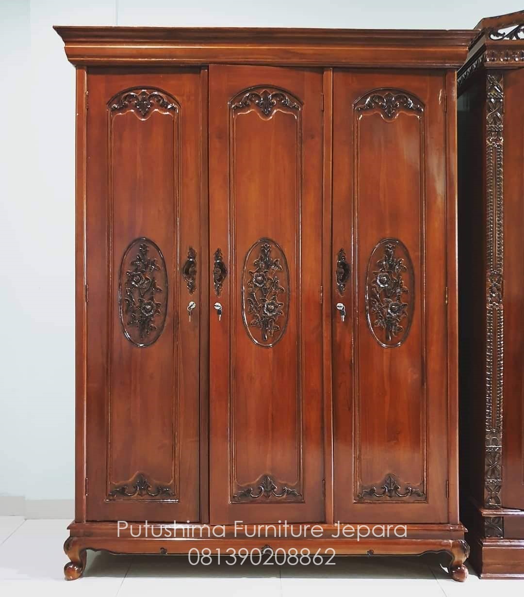Lemari Pakaian 3 Pintu Cinta Putushima Furniture Jepara