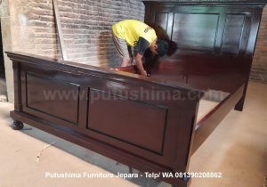 Tempat Tidur Klasik Terbaru Modern