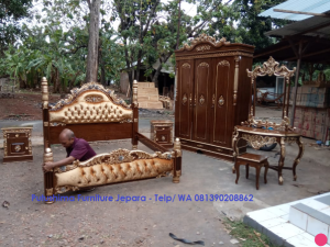 Kombinasi Warna Furniture Natural Gold