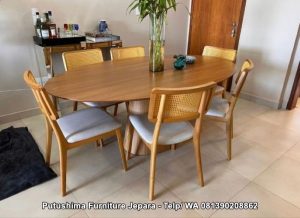 Meja Makan Jati Marcopolo