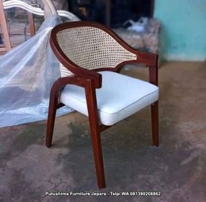 Kursi Cafe Capung Dudukan Putih