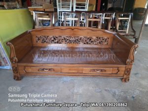 Bale-bale Ukir Bagong