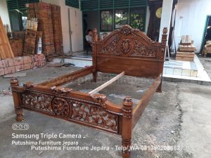 Tempat Tidur Ukir Cempaka Krawangan