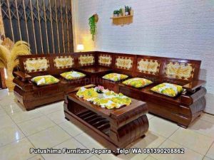 Kursi Sudut Jati Model Guitar